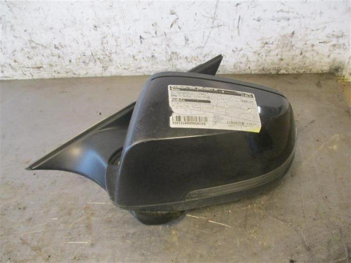 Skärmspegel, vänster från en BMW 5 serie (F10) 520d 16V 2016