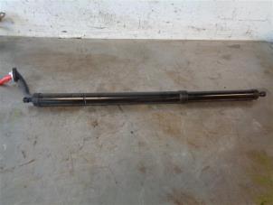 Gebruikte Gasdemperset Achterklep Mazda CX-5 II (KF) 2.0 SkyActiv-G 165 16V 2WD Prijs op aanvraag aangeboden door Autohandel-Smet Gebroeders NV