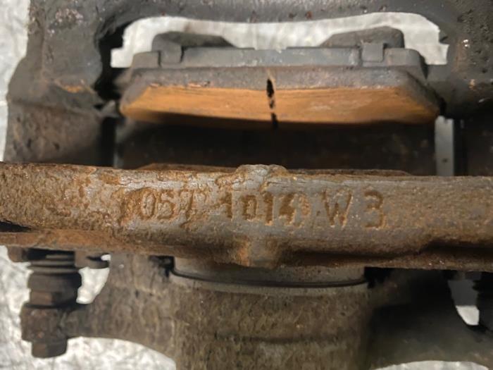 Remklauw (Tang) links-voor van een Mazda 3 (BM/BN) 2.2 SkyActiv-D 150 16V 2014