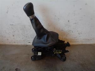 Begagnade Växelspak Ford Fiesta 7 1.1 Ti-VCT 12V 85 Pris på förfrågan erbjuds av Autohandel-Smet Gebroeders NV