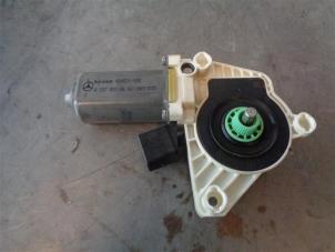 Gebruikte Raammotor 2Deurs achter Mercedes E (R207) E-220 CDI 16V BlueEfficiency Prijs op aanvraag aangeboden door Autohandel-Smet Gebroeders NV