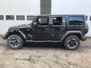 Begagnade Skydd, lastområde Jeep Wrangler Unlimited (JK) 2.8 CRD 16V 4x4 Pris på förfrågan erbjuds av Autohandel-Smet Gebroeders NV
