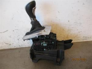 Używane Dzwignia zmiany biegów Opel Mokka/Mokka X 1.7 CDTI 16V 4x2 Cena na żądanie oferowane przez Autohandel-Smet Gebroeders NV