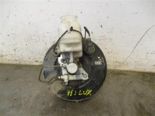 Gebruikte Rembekrachtiger Toyota Hilux IV 3.0 D4-D 16V 4x4 Prijs op aanvraag aangeboden door Autohandel-Smet Gebroeders NV