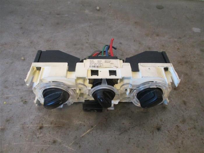 Luftkonditionering, kontrollpanel från en Skoda Fabia II (5J) 1.6 TDI 16V 90 2012