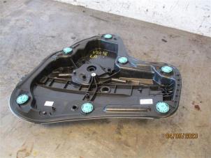 Begagnade Fönstermekanism för bakre dörr, 4-dörrars, vänster Volkswagen Golf VIII (CD1) 1.5 TSI BlueMotion 16V Pris på förfrågan erbjuds av Autohandel-Smet Gebroeders NV