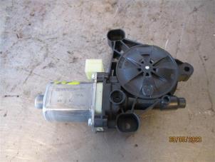 Gebruikte Raammotor Portier Dacia Dokker Prijs op aanvraag aangeboden door Autohandel-Smet Gebroeders NV