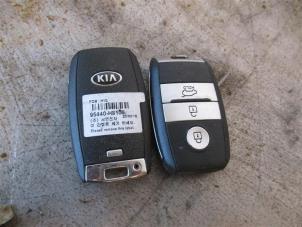 Gebruikte Sleutel Kia Stonic (YB) 1.0i T-GDi 12V Prijs op aanvraag aangeboden door Autohandel-Smet Gebroeders NV