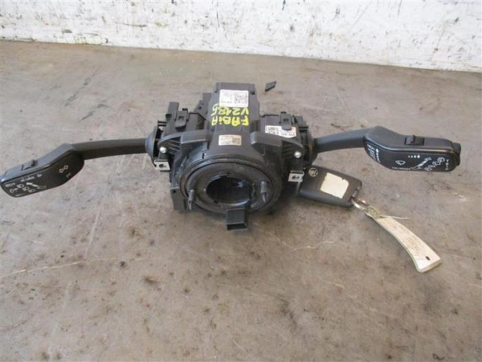 Spak, rattstång från en Skoda Fabia III (NJ3) 1.2 TSI 16V 2015