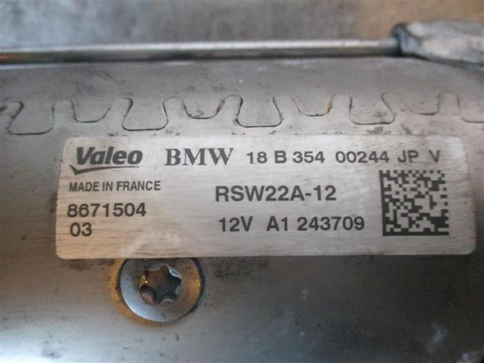 Startmotor från en BMW 3 serie Touring (G21) 320d xDrive 2.0 TwinPower Turbo 16V Hybrid 2021