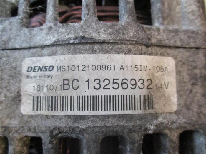 Dynamo van een Opel Corsa D 1.3 CDTi 16V ecoFLEX 2010
