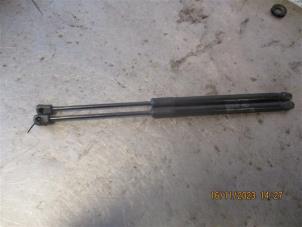 Gebruikte Set Gasdempers Achterklep Suzuki Vitara (LY/MY) 1.6 16V VVT AllGrip Prijs op aanvraag aangeboden door Autohandel-Smet Gebroeders NV