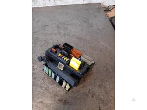 Begagnade Säkringsbox Peugeot 207 CC (WB) 1.6 16V Pris på förfrågan erbjuds av Autohandel-Smet Gebroeders NV