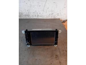 Używane Zestaw nawigacji Renault Clio IV (5R) 1.2 TCE 16V GT EDC Cena na żądanie oferowane przez Autohandel-Smet Gebroeders NV