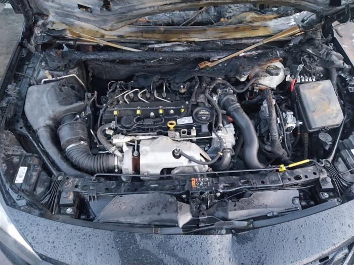 Motor från en Opel Astra K Sports Tourer 1.6 CDTI 110 16V 2017