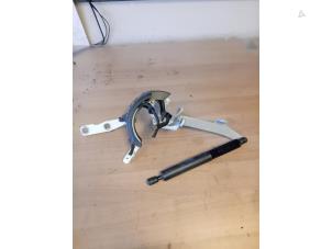 Gebruikte Scharnier Achterklep BMW 5 serie Touring (F11) 530d 24V Blue Performance Prijs op aanvraag aangeboden door Autohandel-Smet Gebroeders NV