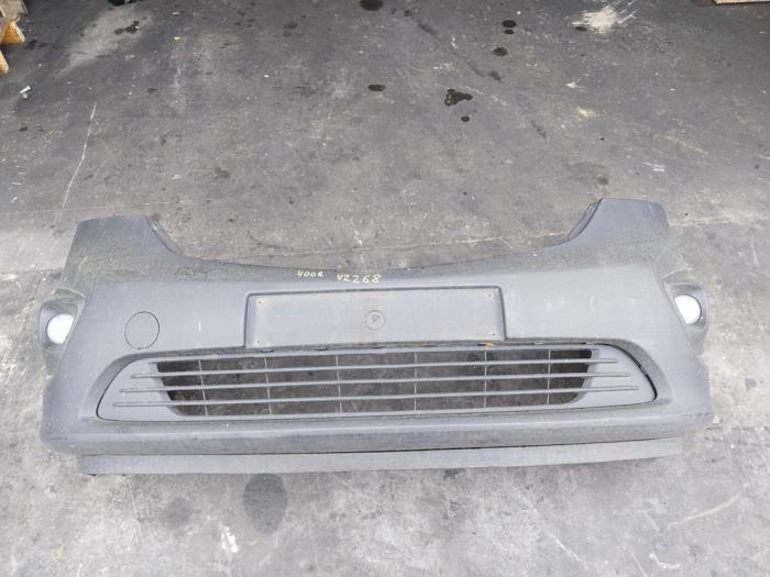 Främre stötfångare från en Vauxhall Vivaro B Combi 1.6 CDTI Biturbo 140 2019