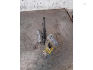 Begagnade Gångjärn, motorhuv Opel Vivaro B Combi 1.6 CDTI Biturbo 140 Pris på förfrågan erbjuds av Autohandel-Smet Gebroeders NV