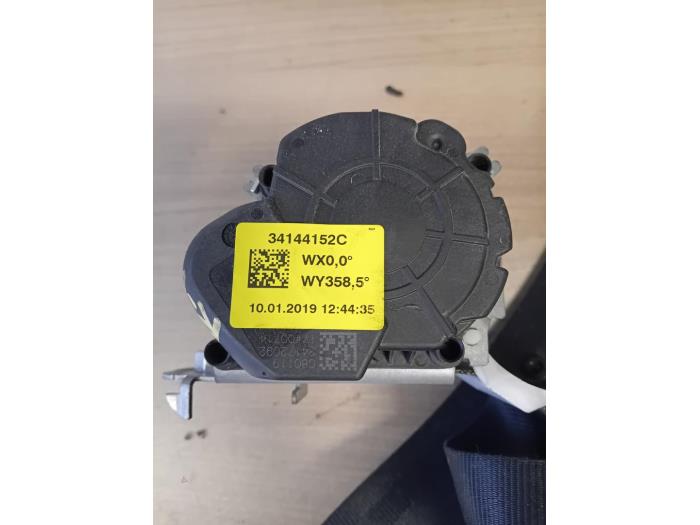 Främre säkerhetsbälte, höger från en Vauxhall Vivaro B Combi 1.6 CDTI Biturbo 140 2019