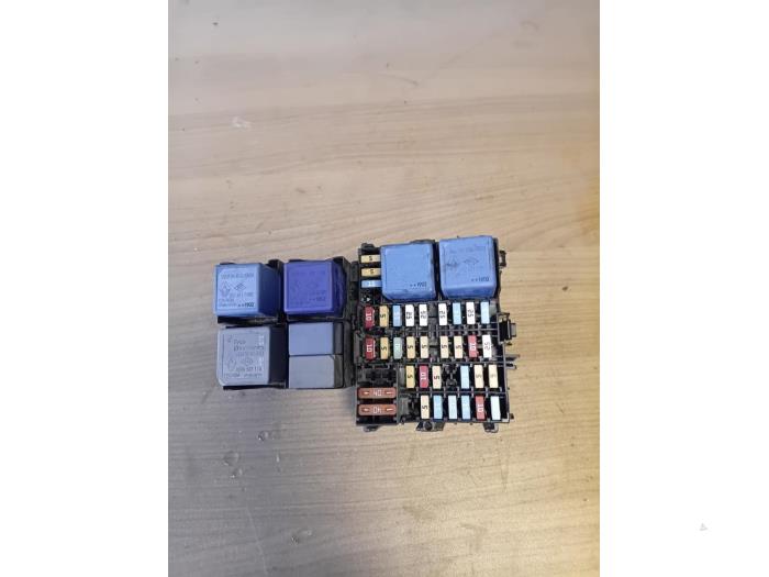 Säkringsbox från en Vauxhall Vivaro B Combi 1.6 CDTI Biturbo 140 2019