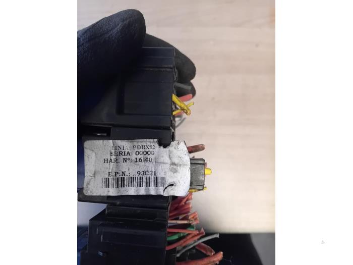 Säkringsbox från en Vauxhall Vivaro B Combi 1.6 CDTI Biturbo 140 2019