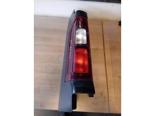 Begagnade Baklykta, vänster Opel Vivaro B Combi 1.6 CDTI Biturbo 140 Pris på förfrågan erbjuds av Autohandel-Smet Gebroeders NV