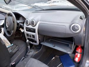 Gebruikte Airbag set + dashboard Dacia Sandero I (BS) 1.2 16V Prijs op aanvraag aangeboden door Autohandel-Smet Gebroeders NV