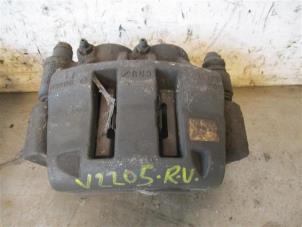 Używane Zacisk hamulcowy prawy przód Renault Master II (FD/HD) 2.5 dCi 16V Cena na żądanie oferowane przez Autohandel-Smet Gebroeders NV