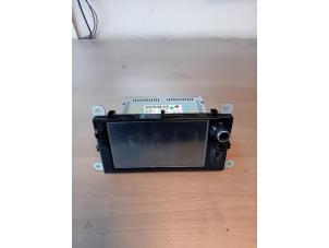 Używane Zestaw nawigacji Renault Clio IV Estate/Grandtour (7R) 0.9 Energy TCE 90 12V Cena na żądanie oferowane przez Autohandel-Smet Gebroeders NV