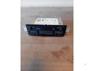 Begagnade Radio Nissan NV 300 2.0 dCi 16V 170 Pris på förfrågan erbjuds av Autohandel-Smet Gebroeders NV