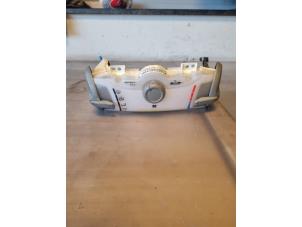 Begagnade Luftkonditionering, kontrollpanel Peugeot 107 1.0 12V Pris på förfrågan erbjuds av Autohandel-Smet Gebroeders NV