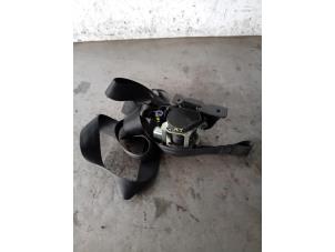 Gebruikte Veiligheidsgordel links-voor Peugeot 308 CC (4B) 1.6 HDiF 16V Prijs op aanvraag aangeboden door Autohandel-Smet Gebroeders NV