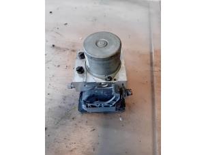 Begagnade ABS-pump Hyundai i20 1.2i 16V Pris på förfrågan erbjuds av Autohandel-Smet Gebroeders NV