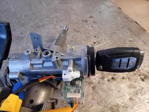 Begagnade Tändningslås + nyckel Ssang Yong Rodius 2.2 SV 220 e-XDi 16V 2WD Pris på förfrågan erbjuds av Autohandel-Smet Gebroeders NV