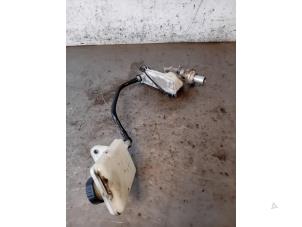 Gebruikte Hoofdremcilinder Renault Scénic IV (RFAJ) 1.3 TCE 115 16V Prijs op aanvraag aangeboden door Autohandel-Smet Gebroeders NV