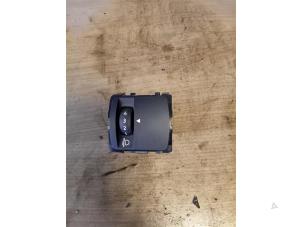 Gebruikte Licht Schakelaar Renault Scénic IV (RFAJ) 1.3 TCE 115 16V Prijs op aanvraag aangeboden door Autohandel-Smet Gebroeders NV