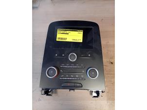 Używane Zestaw nawigacji Renault Scénic IV (RFAJ) 1.3 TCE 115 16V Cena na żądanie oferowane przez Autohandel-Smet Gebroeders NV