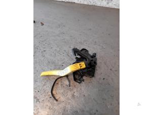 Begagnade Låsmekanism, motorhuv Nissan Juke (F16) 1.0 DIG-T 12V Pris på förfrågan erbjuds av Autohandel-Smet Gebroeders NV