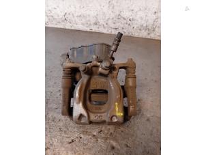 Gebruikte Remklauw (Tang) links-achter Mercedes A (177.0) 1.3 A-250 e Turbo 16V Prijs op aanvraag aangeboden door Autohandel-Smet Gebroeders NV