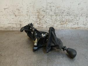 Begagnade Växelspak Mercedes Sprinter 3,5t (907.6/910.6) 315 CDI 2.0 D RWD Pris på förfrågan erbjuds av Autohandel-Smet Gebroeders NV