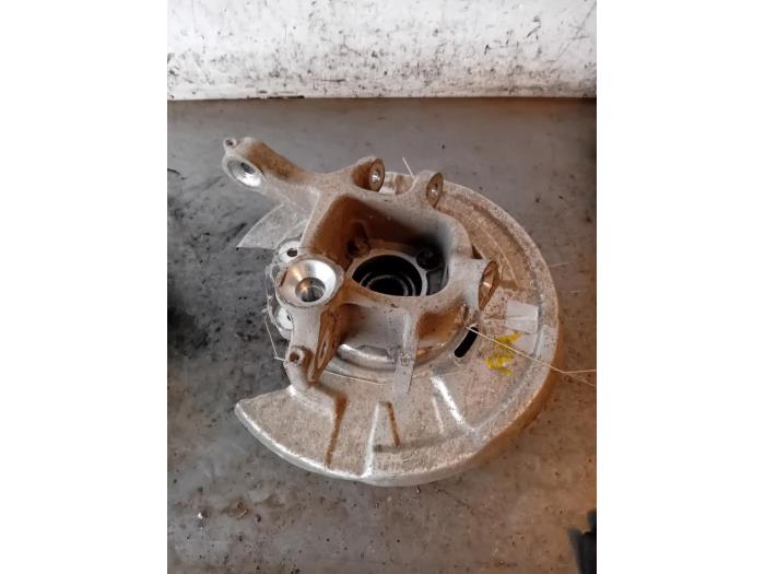 Spindel, höger bak från en BMW 5 serie (F10) 520d 16V 2016