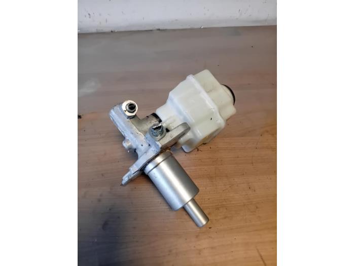 Huvudcylinder från en BMW 5 serie (F10) 520d 16V 2016