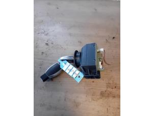 Używane Stacyjka + Kluczyk Mercedes E (W212) E-200 CDI 16V BlueEfficiency,BlueTEC Cena na żądanie oferowane przez Autohandel-Smet Gebroeders NV