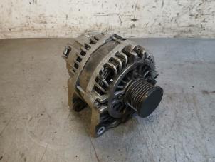 Begagnade Dynamo Renault Master III (FV) 2.3 dCi 125 16V FWD Pris på förfrågan erbjuds av Autohandel-Smet Gebroeders NV