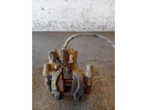 Begagnade Bakre bromsok, höger Skoda Superb Combi (3V5) 1.6 TDI Pris på förfrågan erbjuds av Autohandel-Smet Gebroeders NV