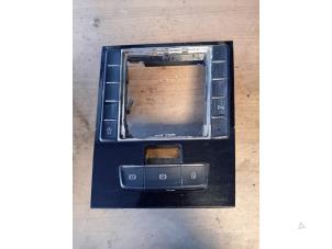 Begagnade Brytare, parkeringsbroms Skoda Superb Combi (3V5) 1.6 TDI Pris på förfrågan erbjuds av Autohandel-Smet Gebroeders NV