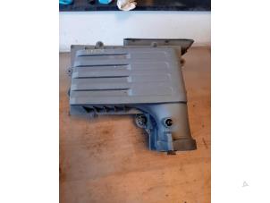 Begagnade Luftfilterhus Skoda Superb Combi (3V5) 1.6 TDI Pris på förfrågan erbjuds av Autohandel-Smet Gebroeders NV