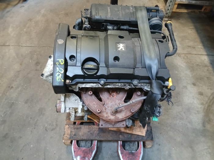 Motor van een Peugeot 206 CC (2D) 1.6 16V 2005