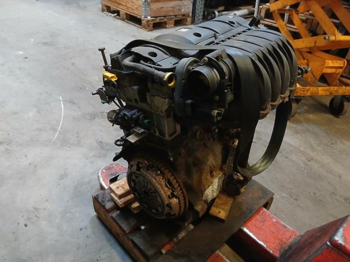 Motor van een Peugeot 206 CC (2D) 1.6 16V 2005