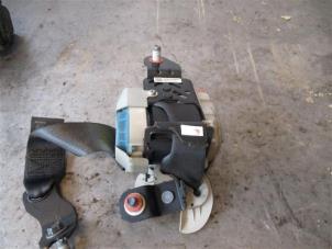 Gebruikte Veiligheidsgordel rechts-achter Kia Stonic (YB) 1.0i T-GDi 12V Prijs op aanvraag aangeboden door Autohandel-Smet Gebroeders NV